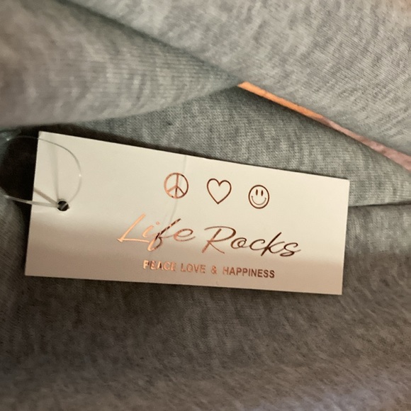 Life Rocks,  XL Junior Hoodie in gray. Zip up front. size 14, pockets on side. - Picture 8 of 8